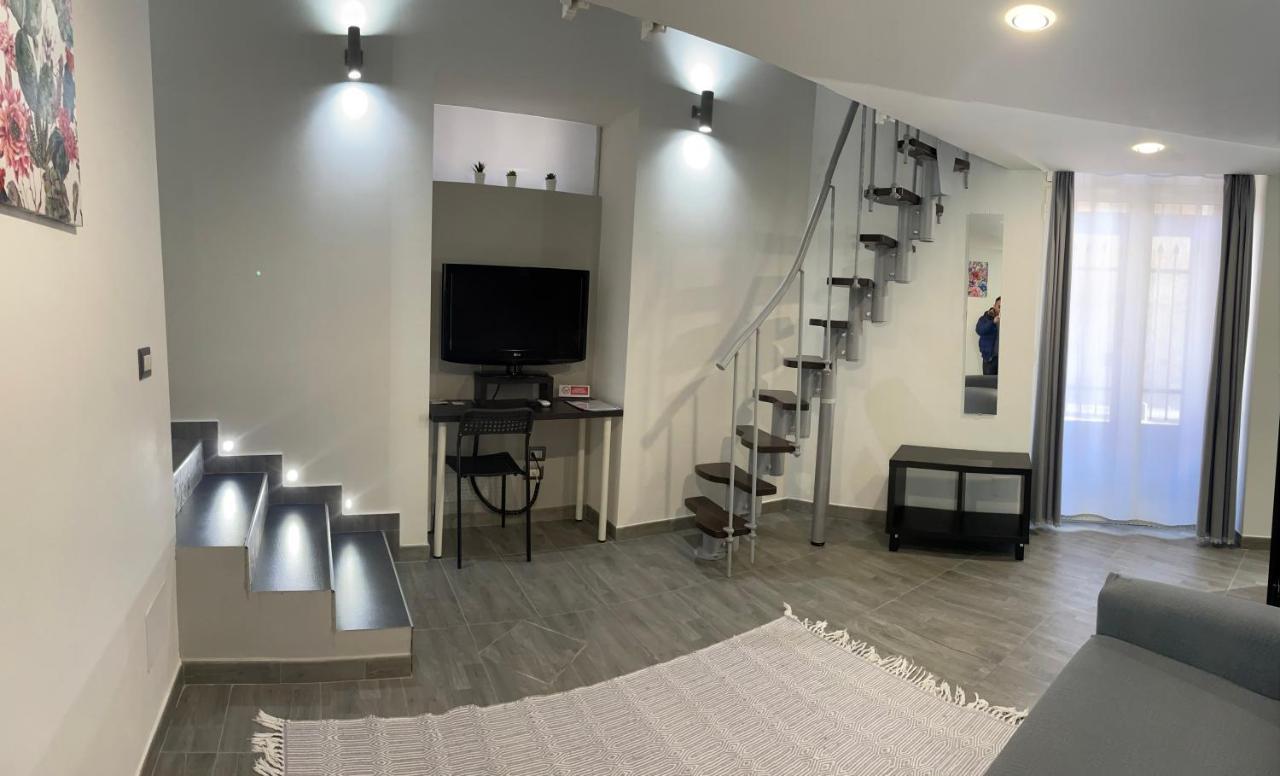 カターニアLa Casa Di Karolaアパートメント エクステリア 写真
